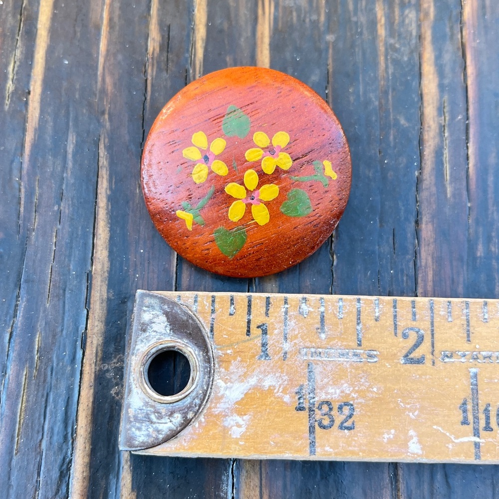 $5 Bundled 💘 70’s Vintage Handpainted Floral Wood Button - Picture 5 of 5